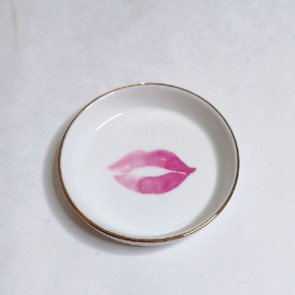 Lipstick Kiss Jewelry Dish - Picture 1 of 5